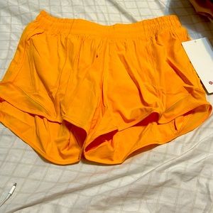 Lululemon Hotty Hot LR Short 4”